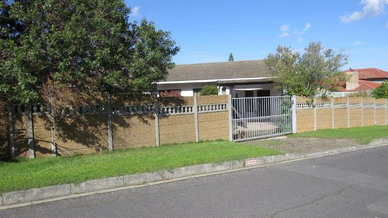 4 Bedroom Property for Sale in Oostersee Western Cape